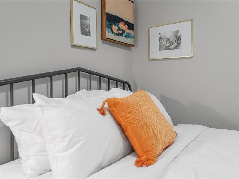 Cozysuites Modern 2br, Downtown Apartamento
